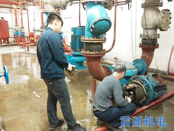 長(zhǎng)沙大潤(rùn)發(fā)超市空調(diào)電機(jī)水泵維修3